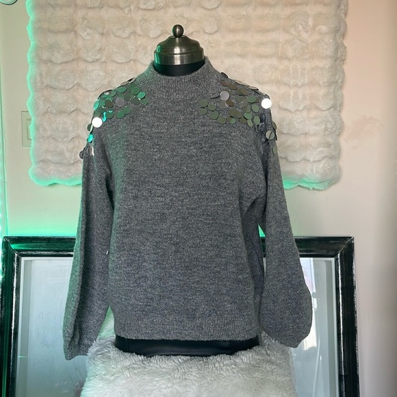 Knit-Co-Op grey soft with flared sleeved sweater with sequins 
NWT great design - Picture 1 of 9